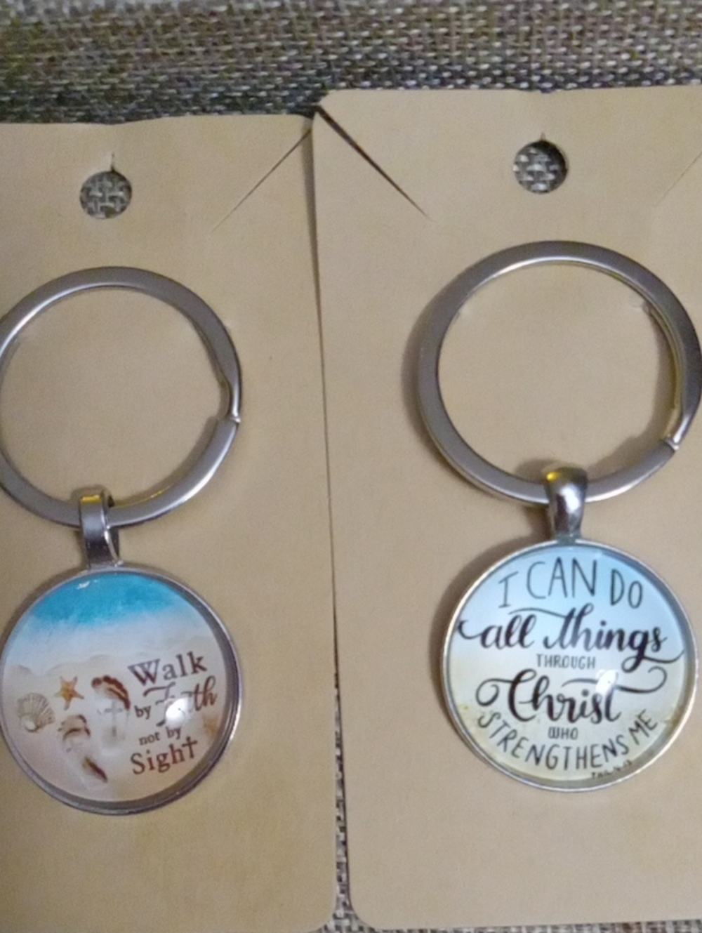 7 Keychains - Picture 5 of 5